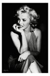 MARYLIN MONROE SITTING (151)