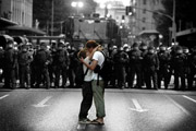 PROTEST�kiss