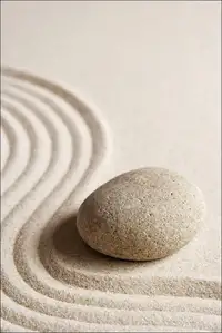 Kamień i wzory na piasku - plakat